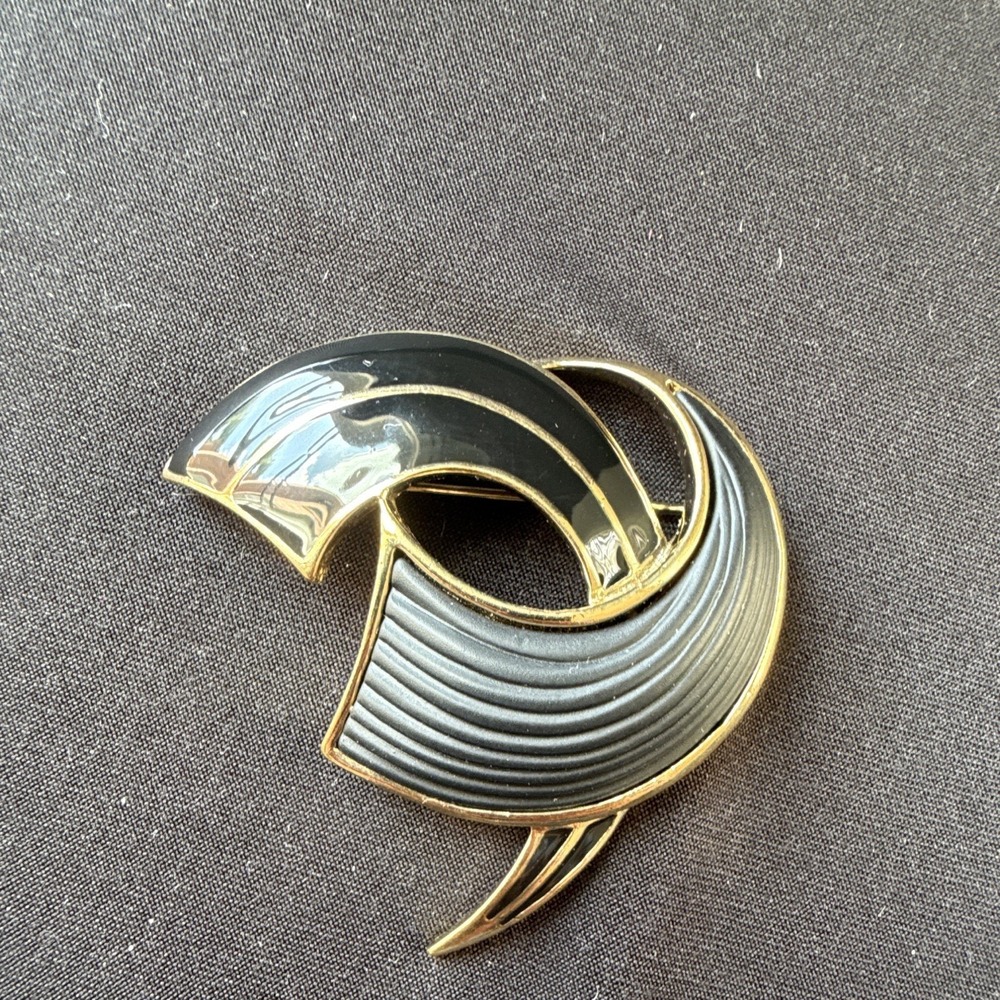 Vintage Trifari Signed Gold Tone Black Enamel Abstract Art Brooch Pin